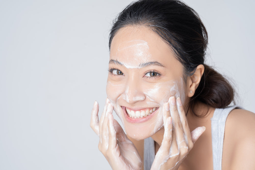 facial-scrub-vs-facial-wash