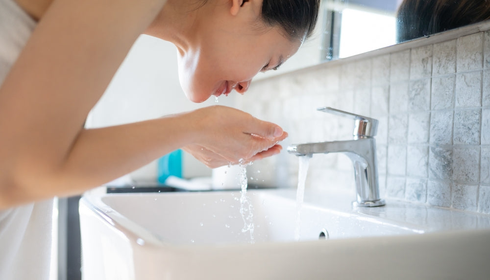 washing-face-with-cold-water